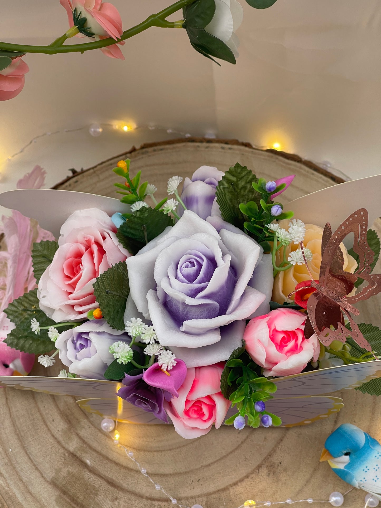 Bouquet en savon avec boîte papillon violette – Cadeau décoratif parfumé