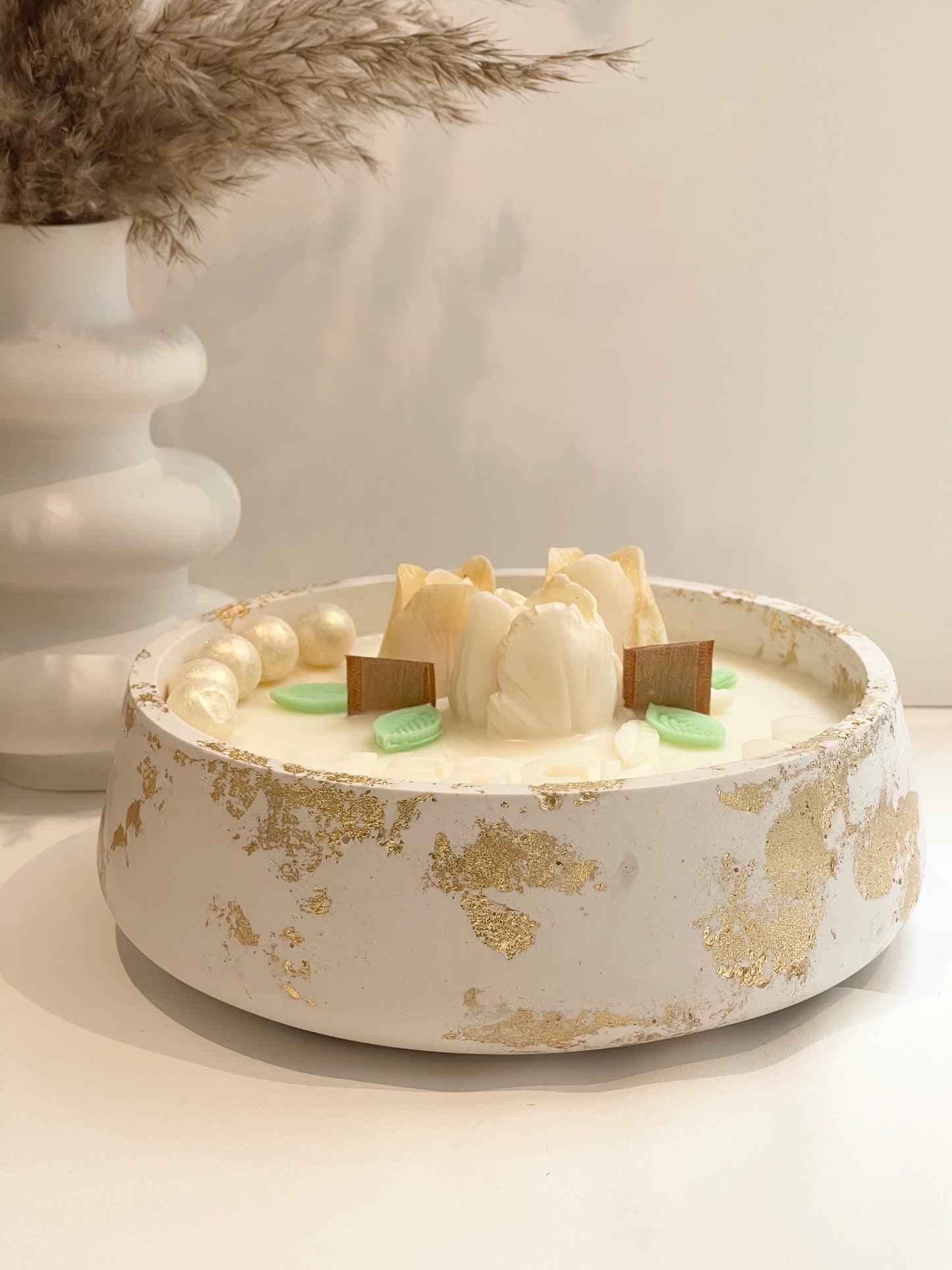 Bougie artisanale ronde en cire de soja – mèche en bois, parfum au choix (637g)