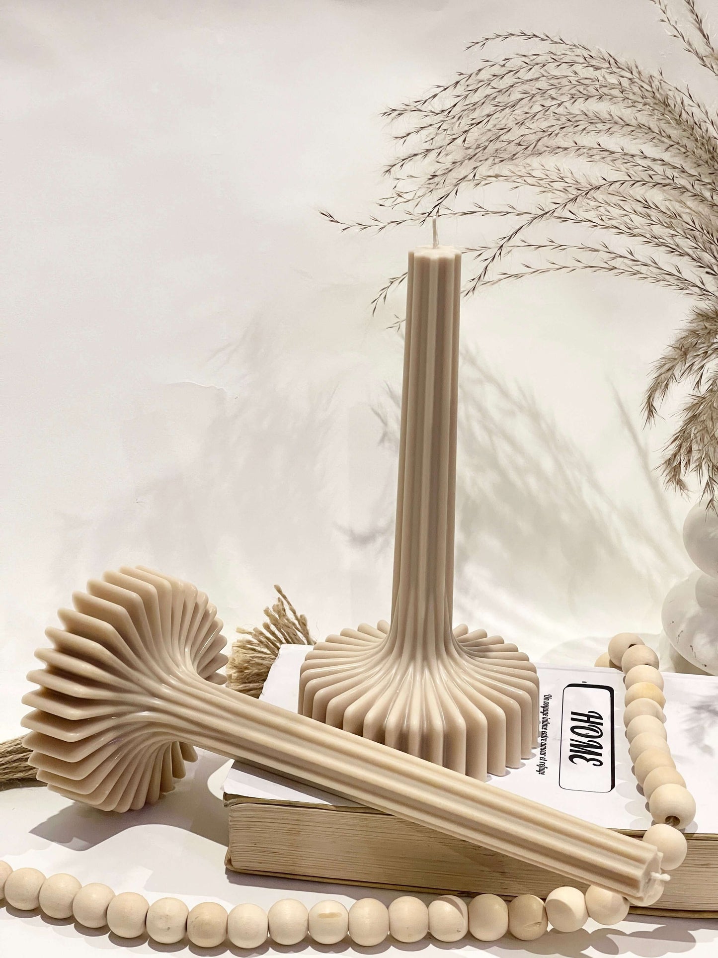 bougie sculpturale colonne élégance décoration moderne