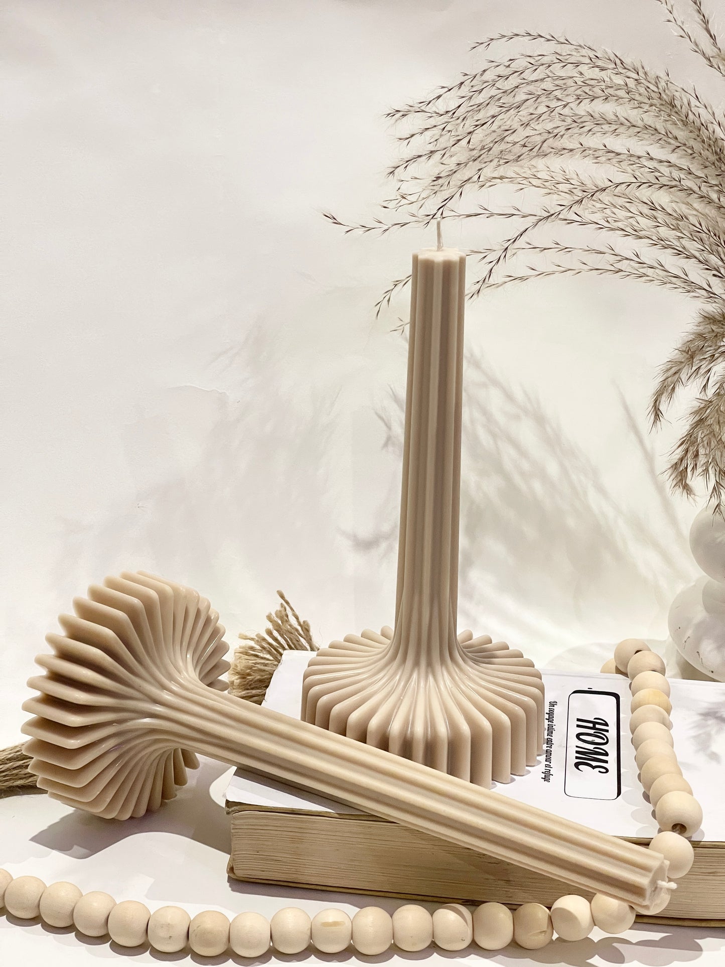 bougie sculpturale colonne élégance décoration moderne