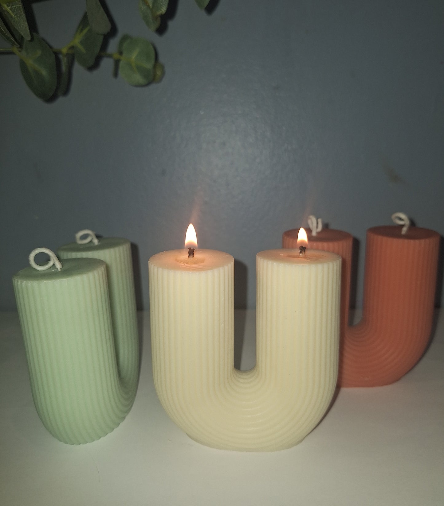 Bougie design U – Cire végétale parfumée – Style contemporain