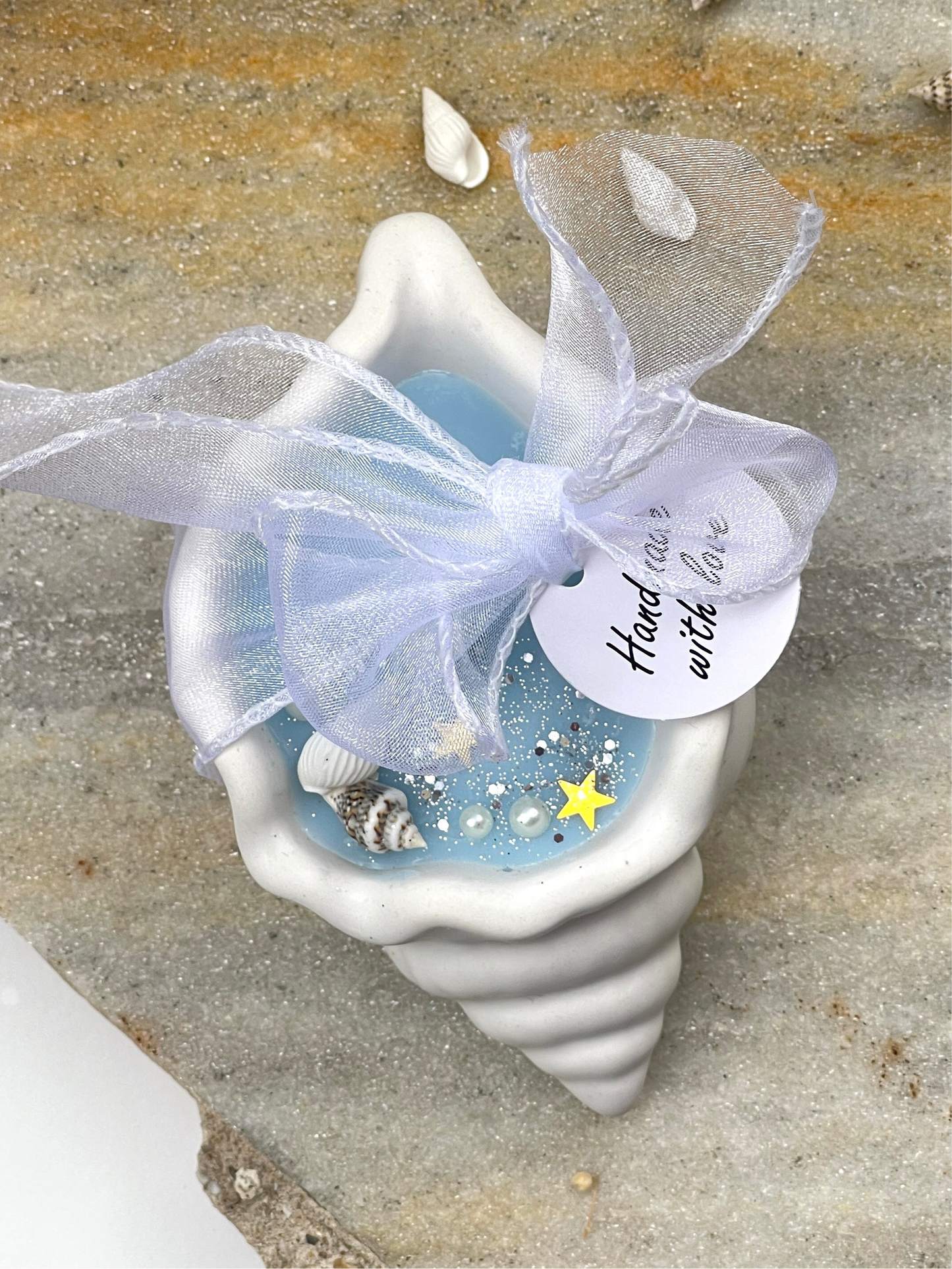 Bougie artisanale en coquillage – Fait main en jesmonite & cire parfumée