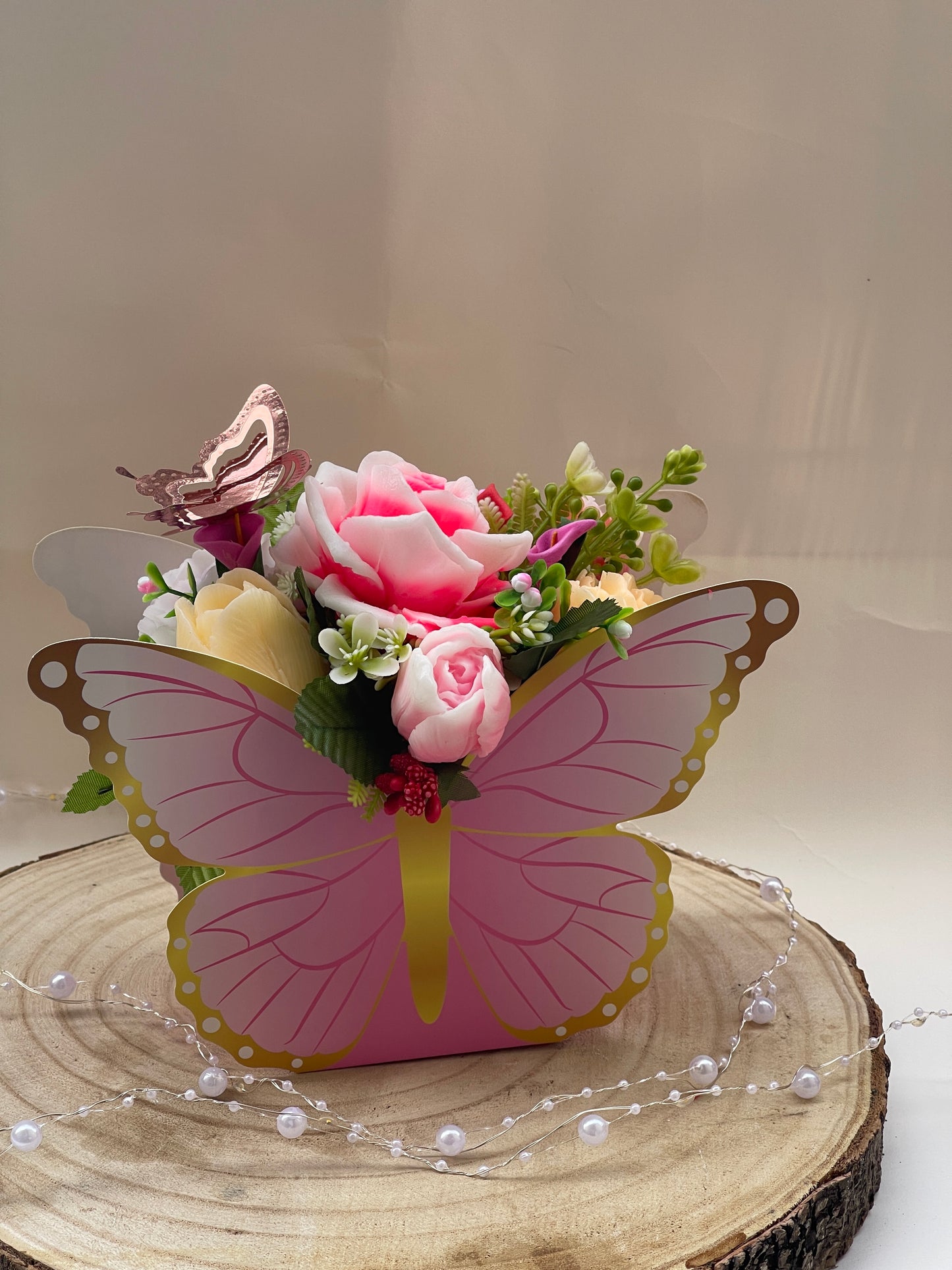 Bouquet de fleurs en savon dans boîte papillon – Cadeau original femme, maîtresse ou déco parfumée