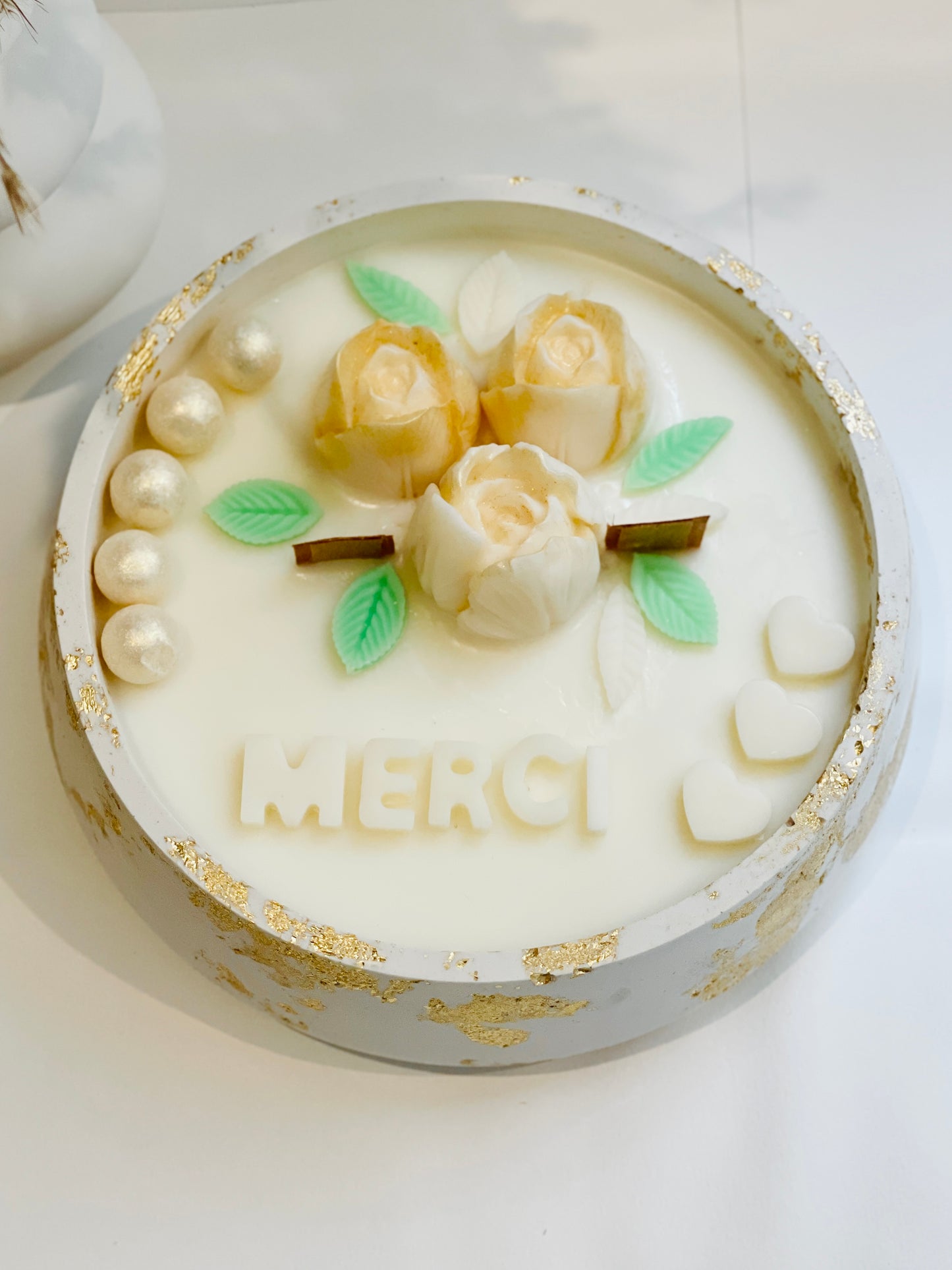 Bougie artisanale ronde en cire de soja – mèche en bois, parfum au choix (637g)