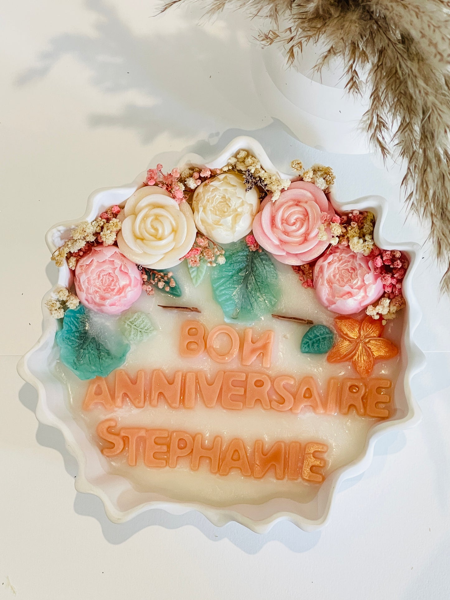 Bougie artisanale – Pièce unique en vase de jesmonite personnalisée