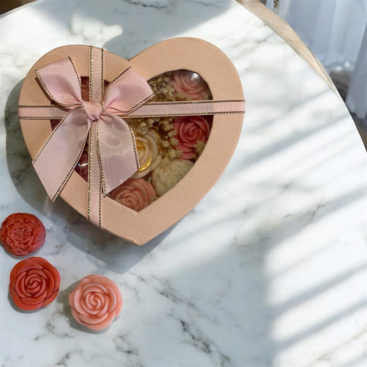 fleurs en cire de soja en forme de cœur rose blanc et or