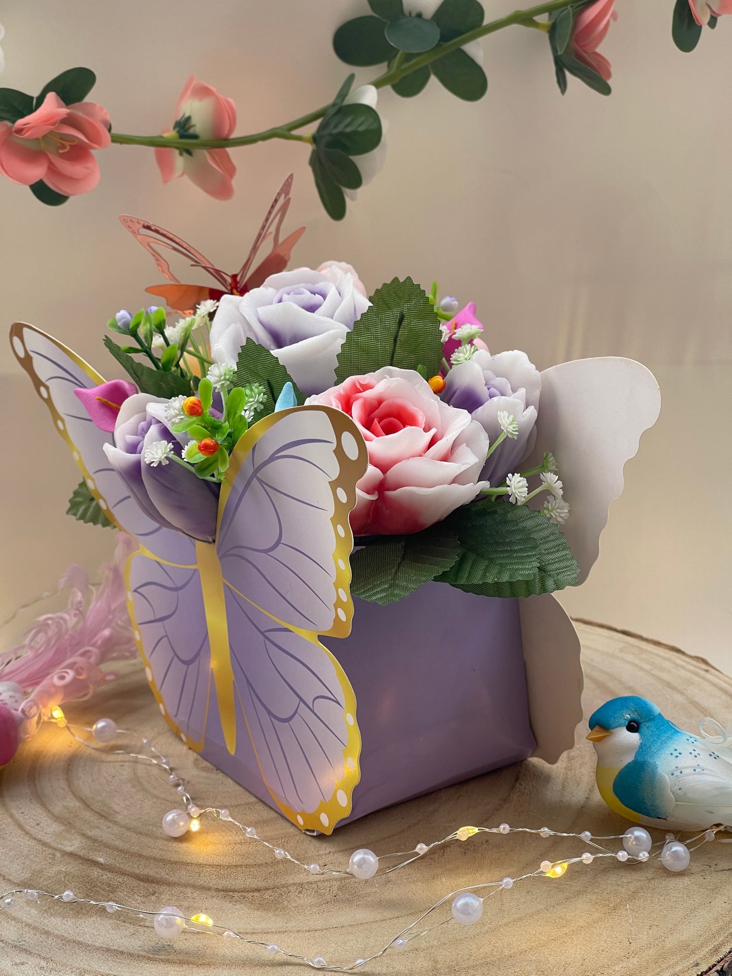 Bouquet en savon avec boîte papillon violette – Cadeau décoratif parfumé