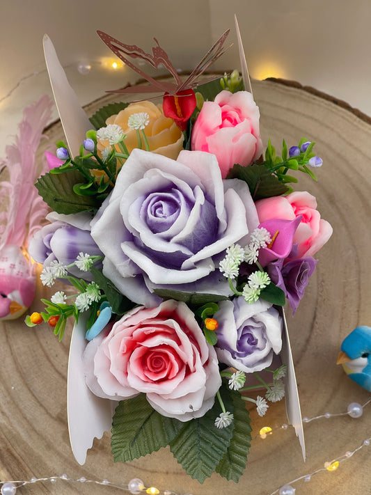 Bouquet en savon avec boĂźte papillon violette â Cadeau dĂ©coratif parfumĂ©