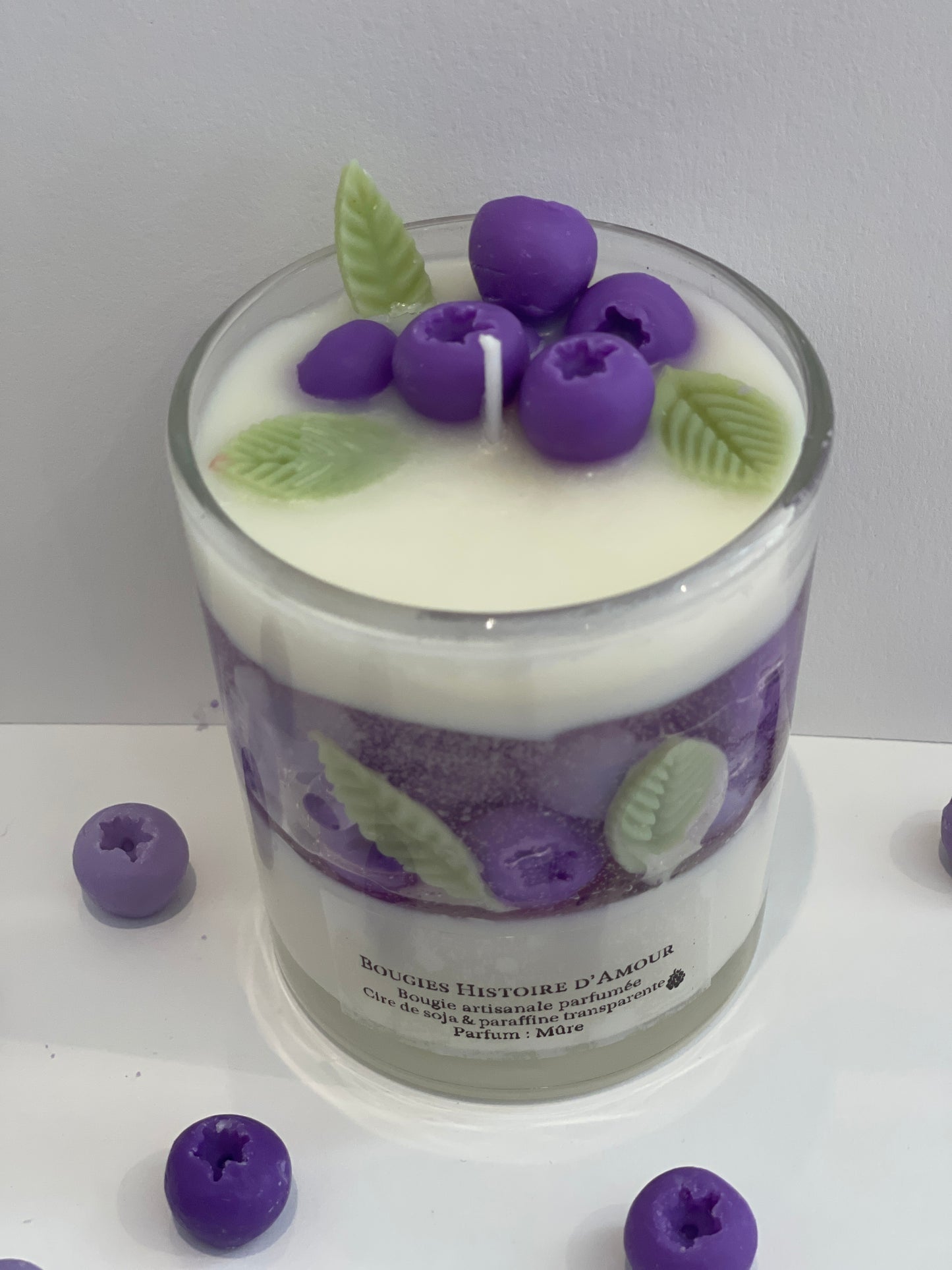 Une création unique signée Bougies Histoire d’Amour, idéale pour offrir ou pour décorer votre intérieur.