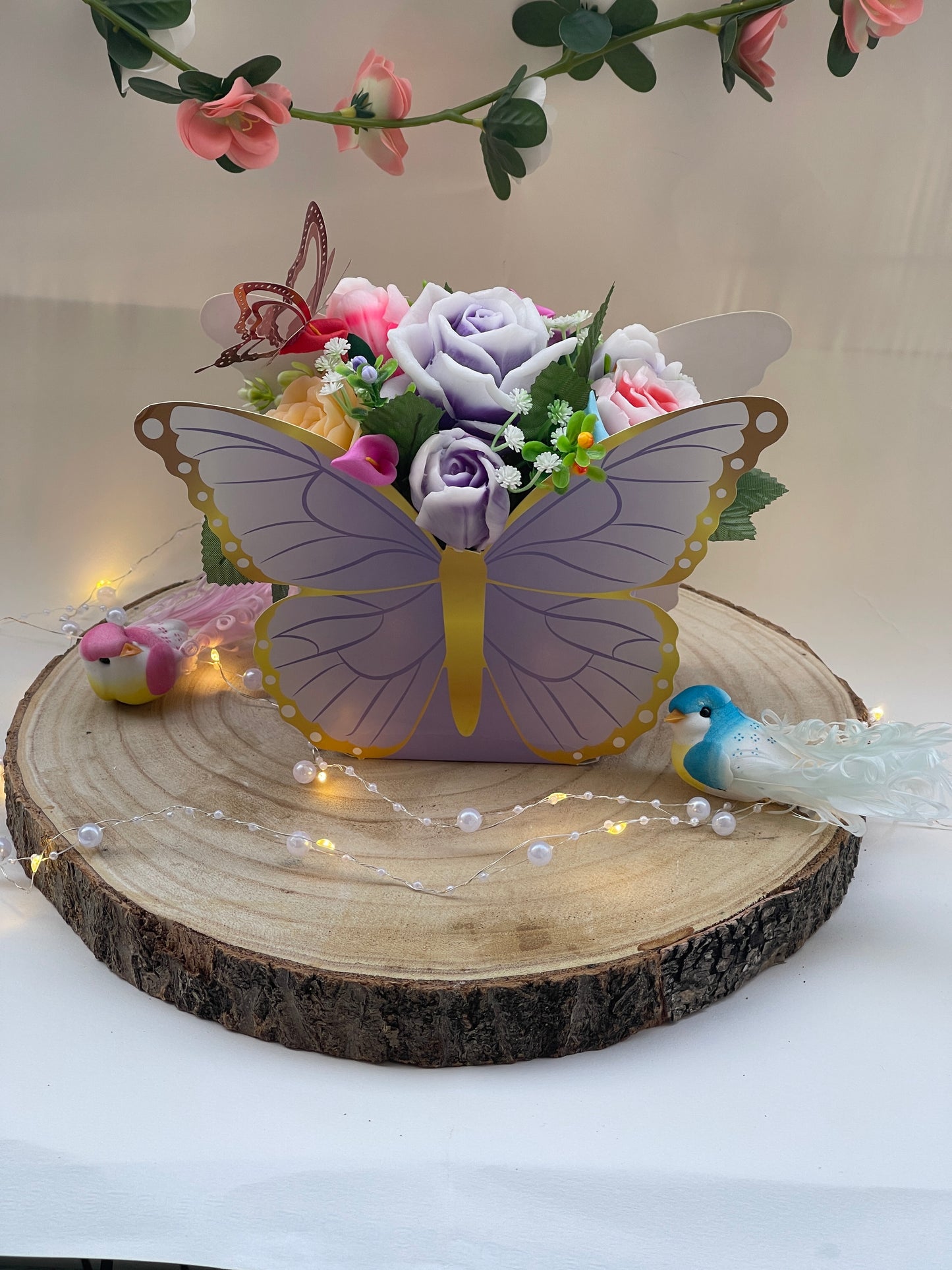 Bouquet en savon avec boîte papillon violette – Cadeau décoratif parfumé