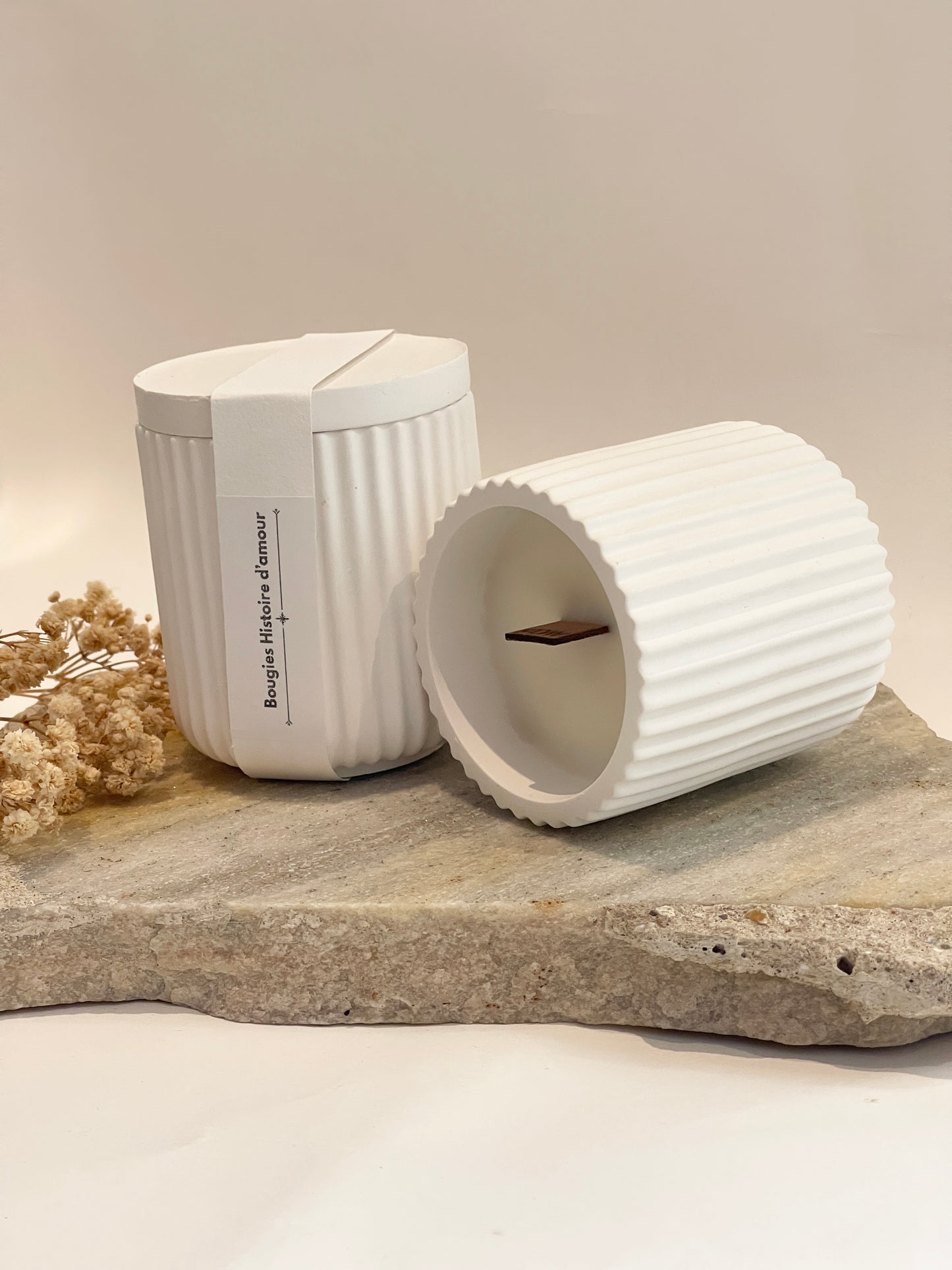 Bougie artisanale dans pot en jesmonite