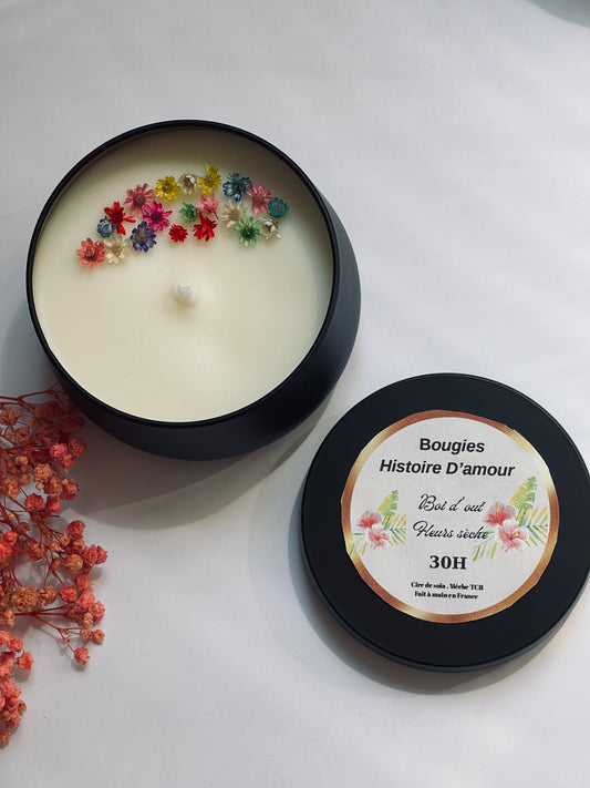 Bougie florale artisanale en pot noir avec fleurs séchées