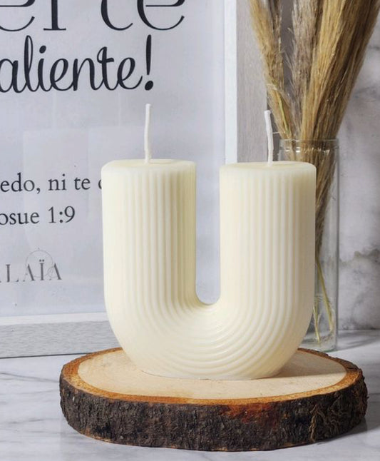 Bougie design U – Cire végétale parfumée – Style contemporain