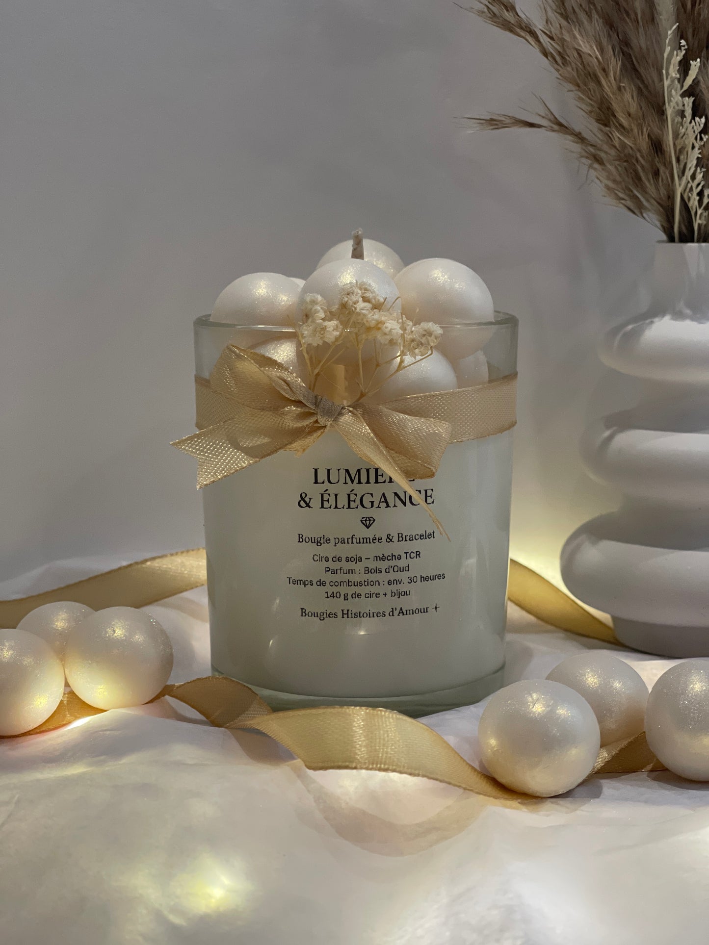 Bougie parfumée élégante – Perles nacrées & Bracelet surprise