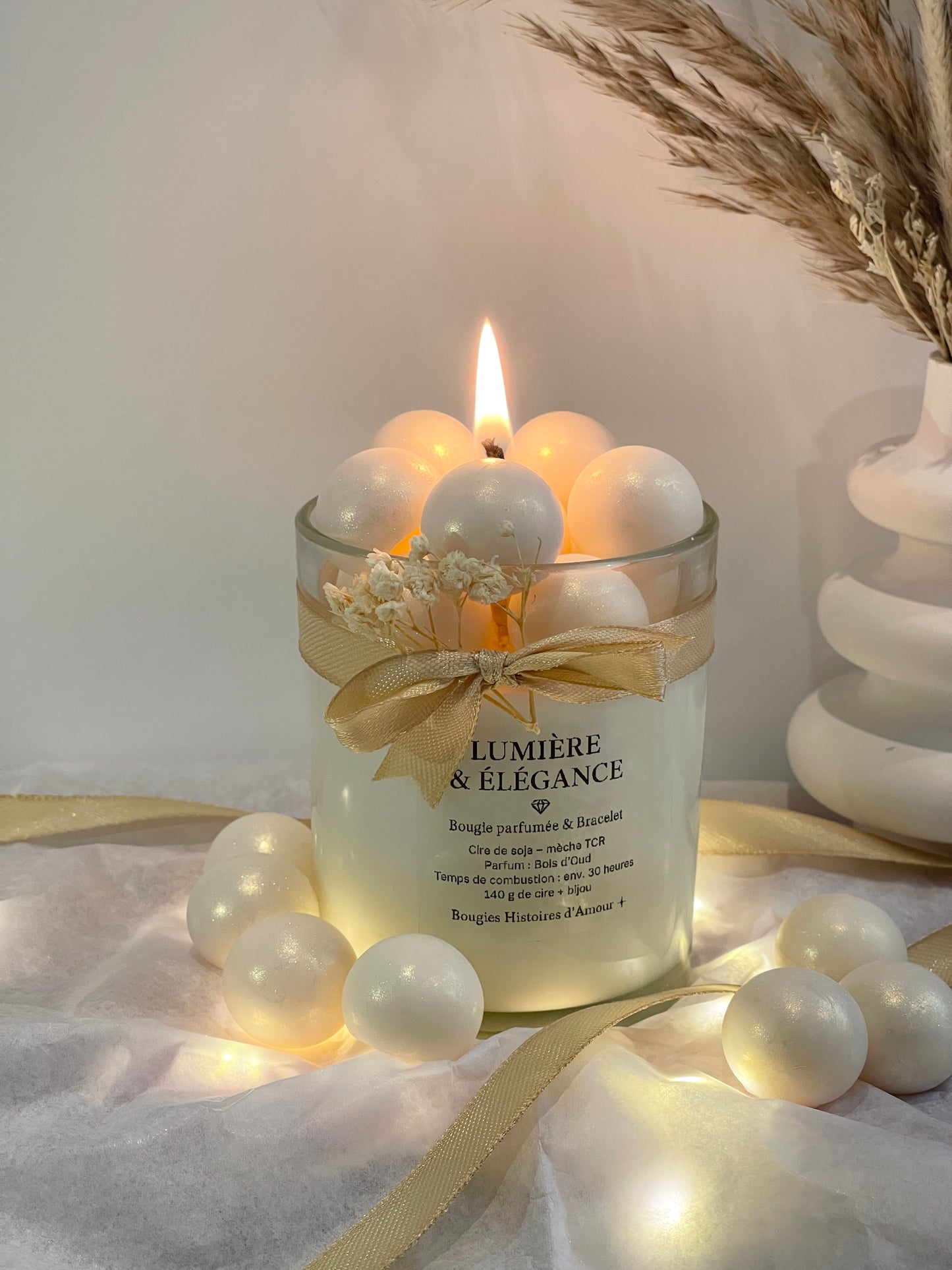 Bougie parfumée élégante – Perles nacrées & Bracelet surprise