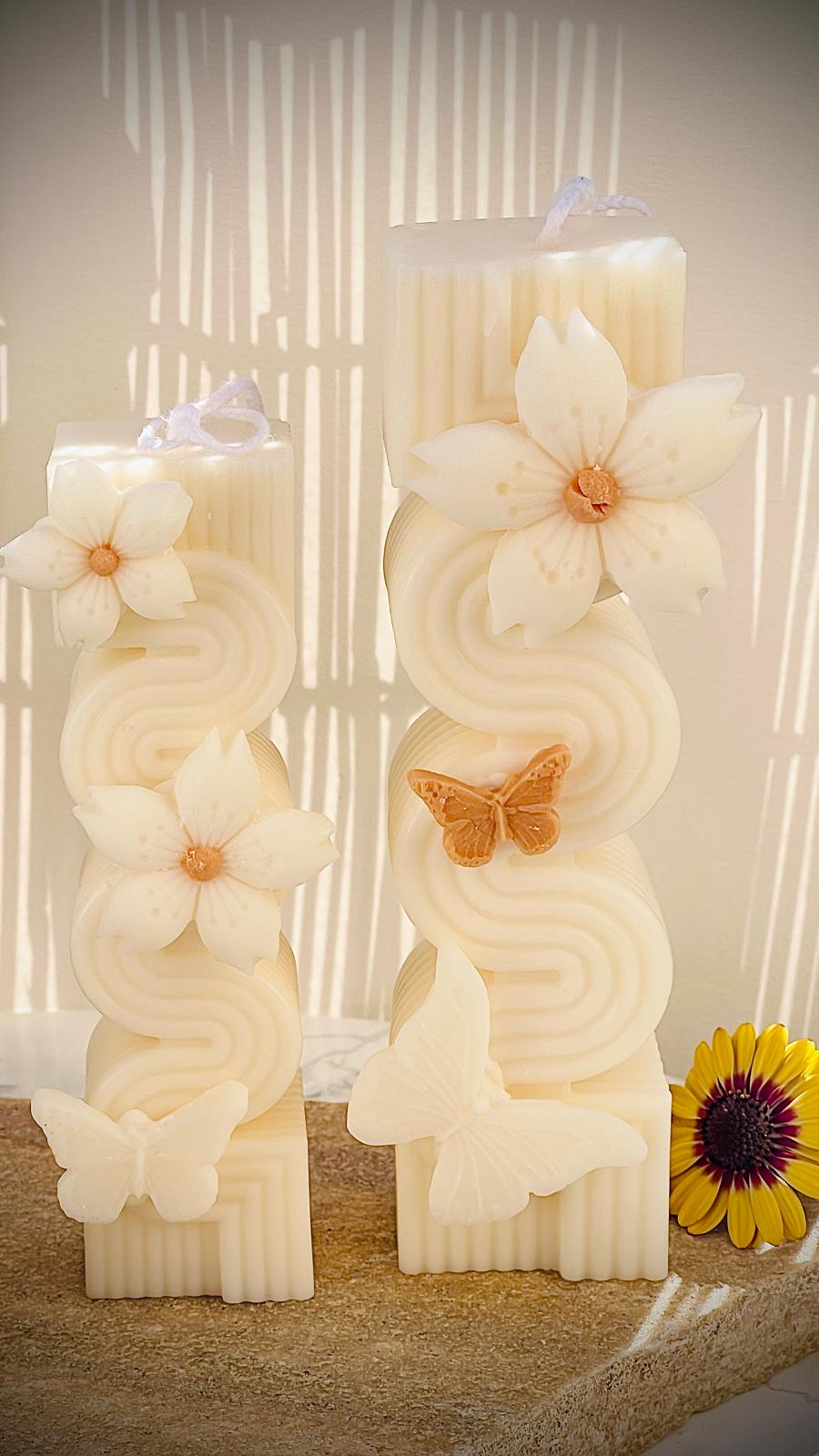 Danse Florale – Duo de papillons (bougie décorative florale)