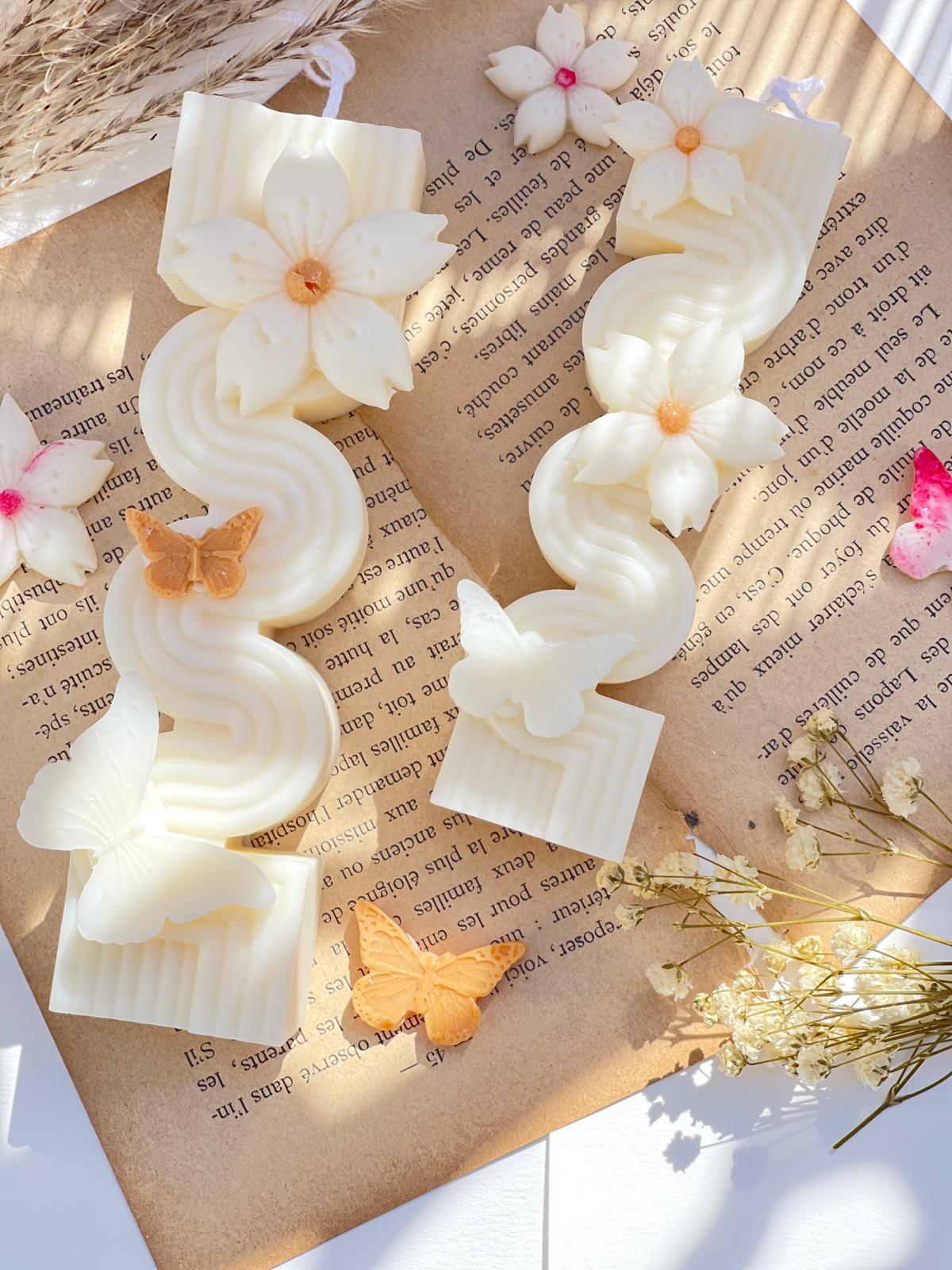 Danse Florale – Duo de papillons (bougie décorative florale)