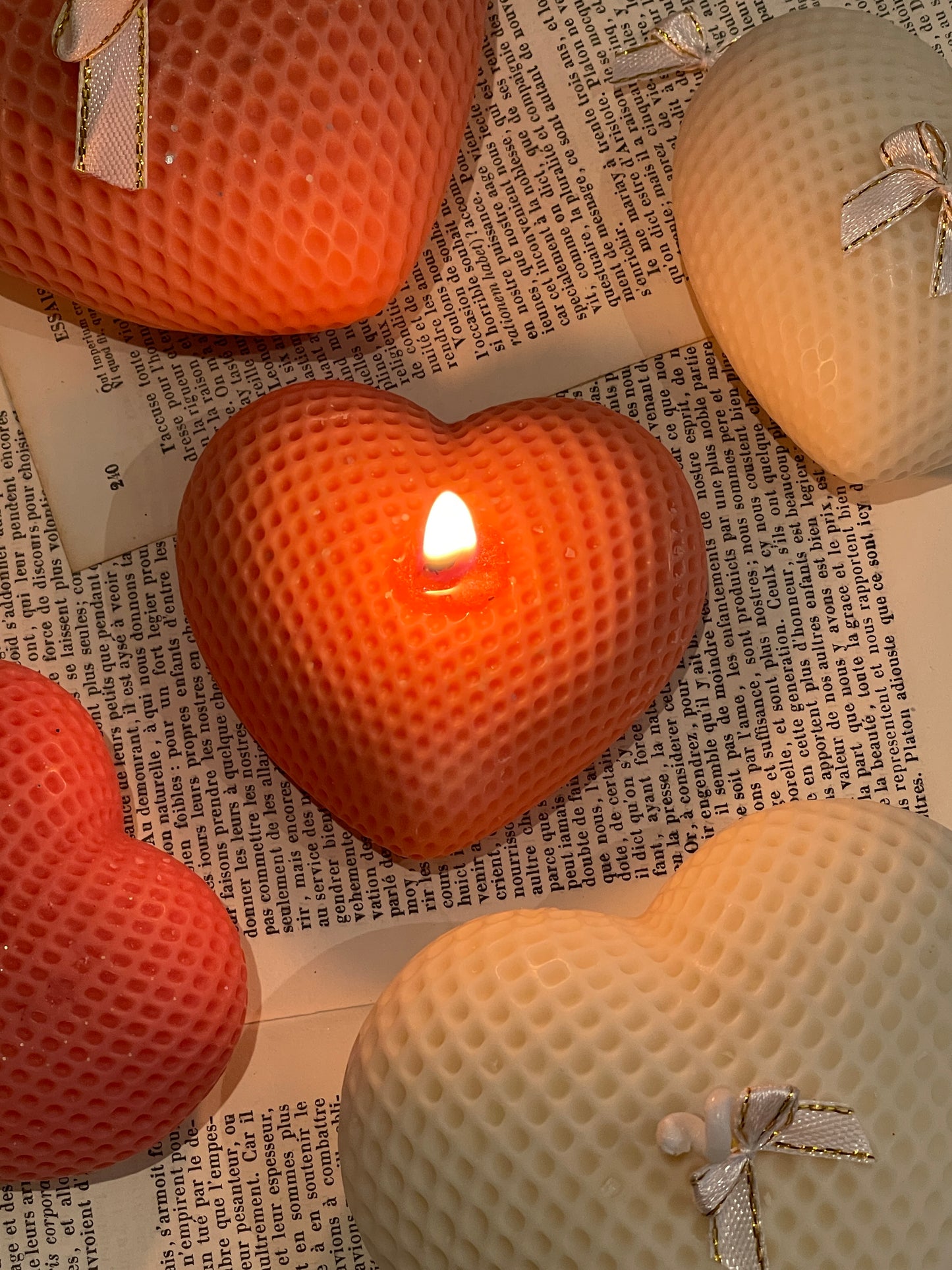 bougie cœur artisanale allumée ambiance romantique