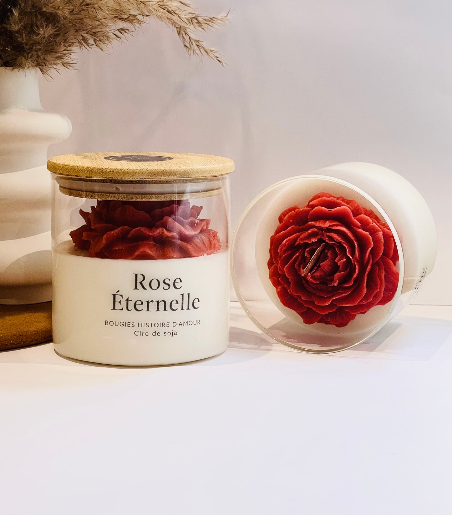 Bougie artisanale en cire de soja – Rose Éternelle (530 g, mèche en bois)