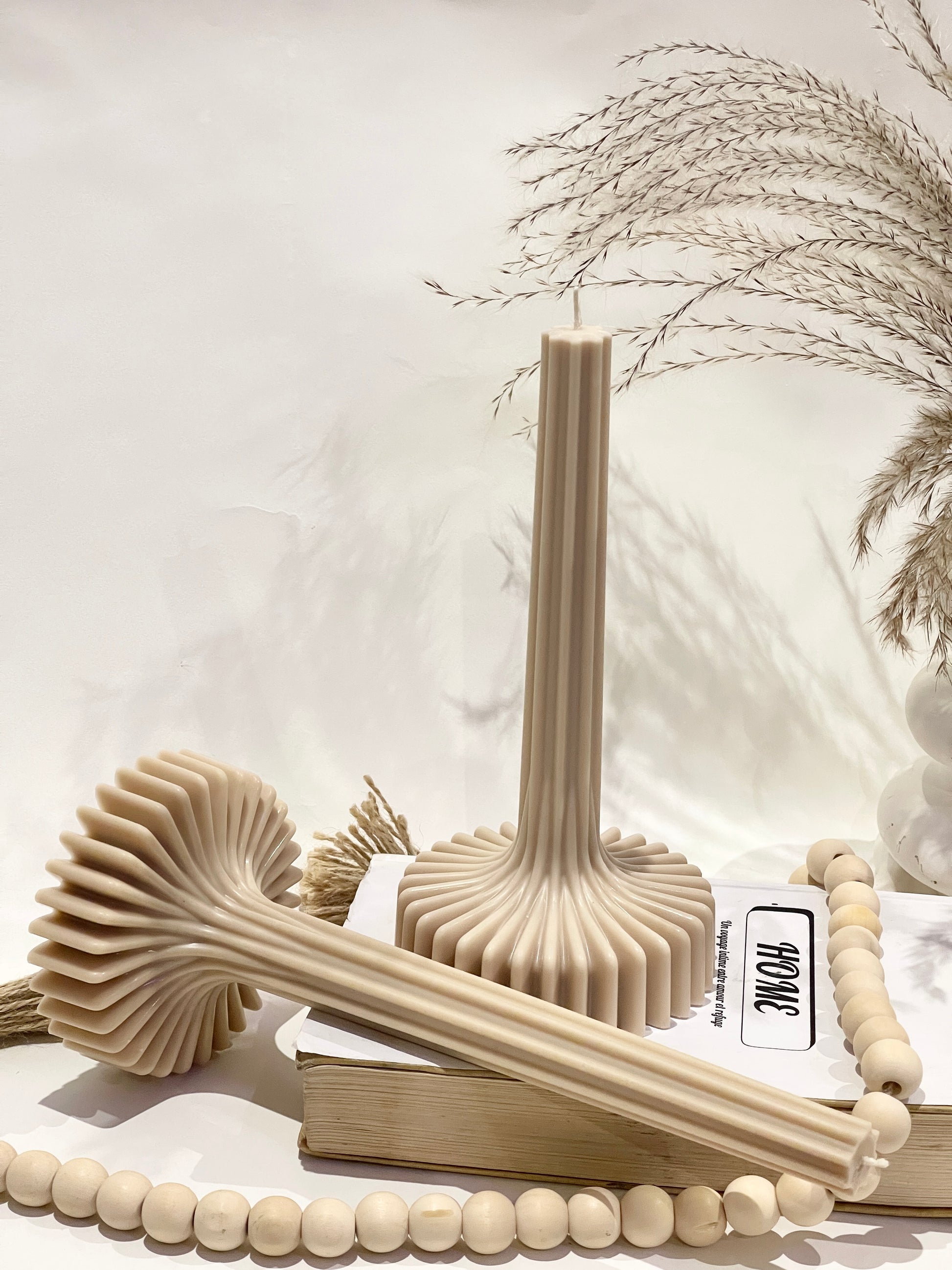 bougie sculpturale colonne élégance décoration moderne