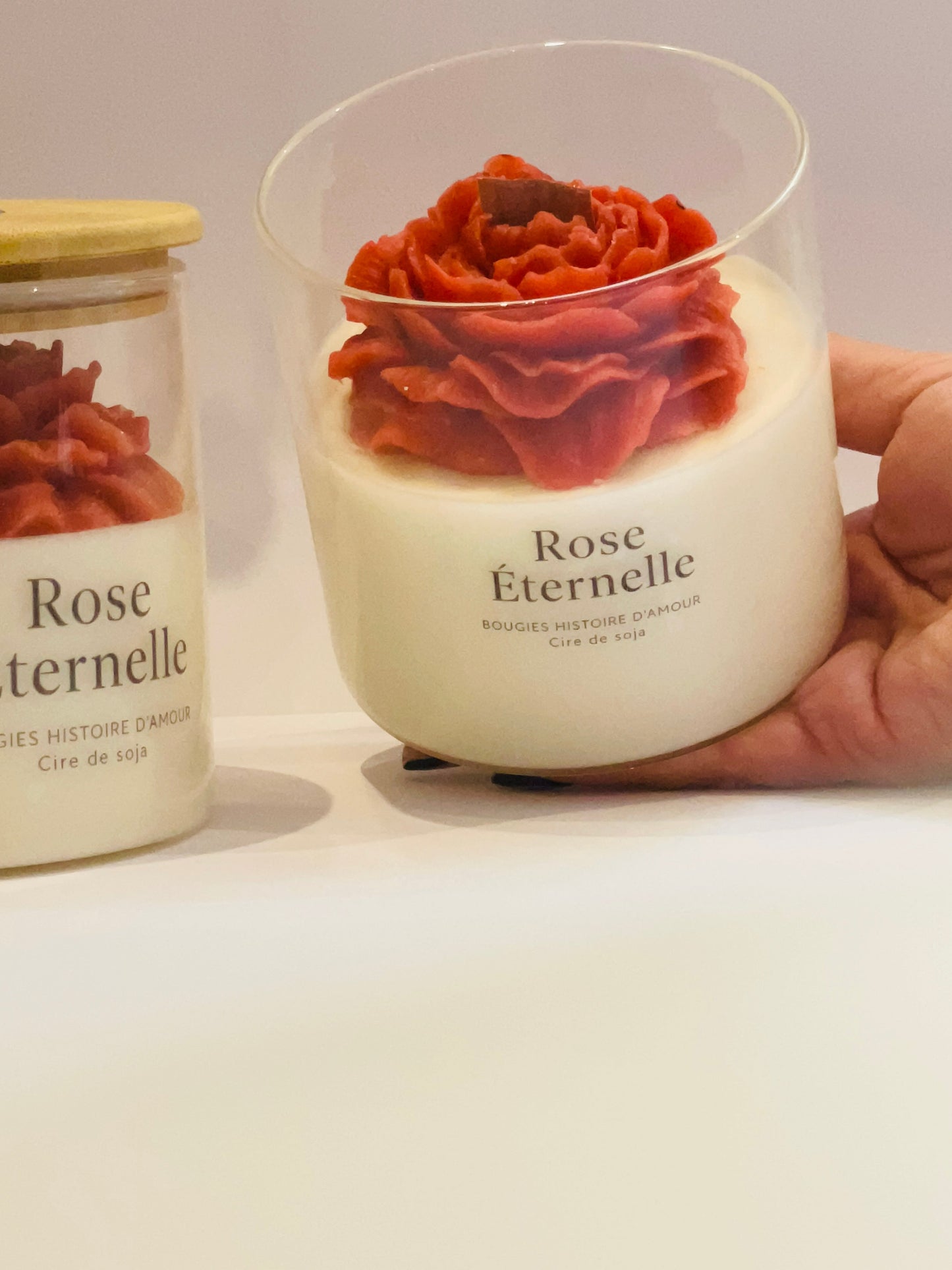Bougie artisanale en cire de soja – Rose Éternelle (530 g, mèche en bois)
