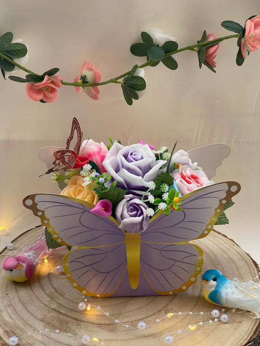 Bouquet en savon avec boîte papillon violette – Cadeau décoratif parfumé