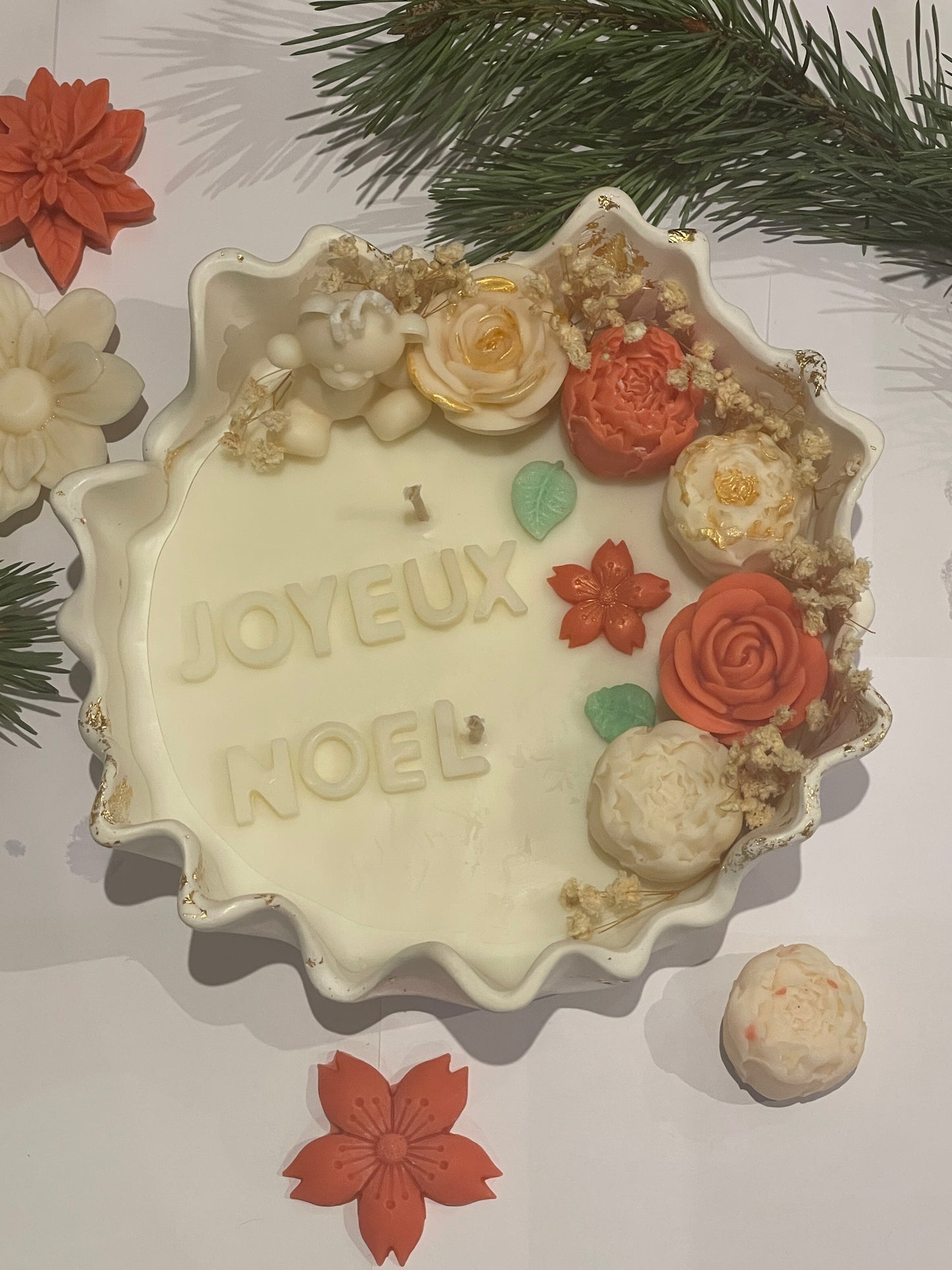Bougie “Joyeux Noël” dans Vase en Jesmonite – Création Florale Unique