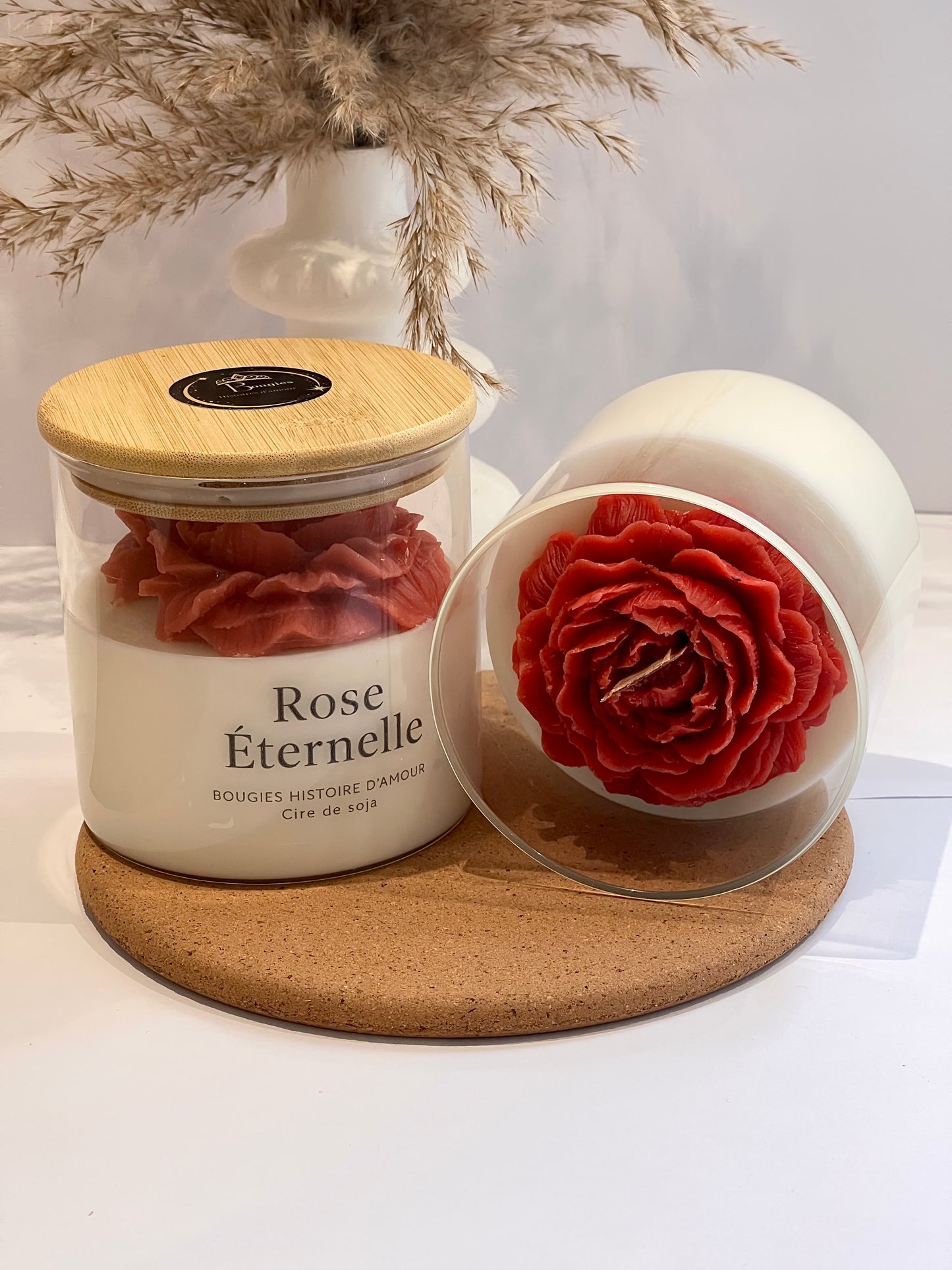 Bougie artisanale en cire de soja – Rose Éternelle (530 g, mèche en bois)