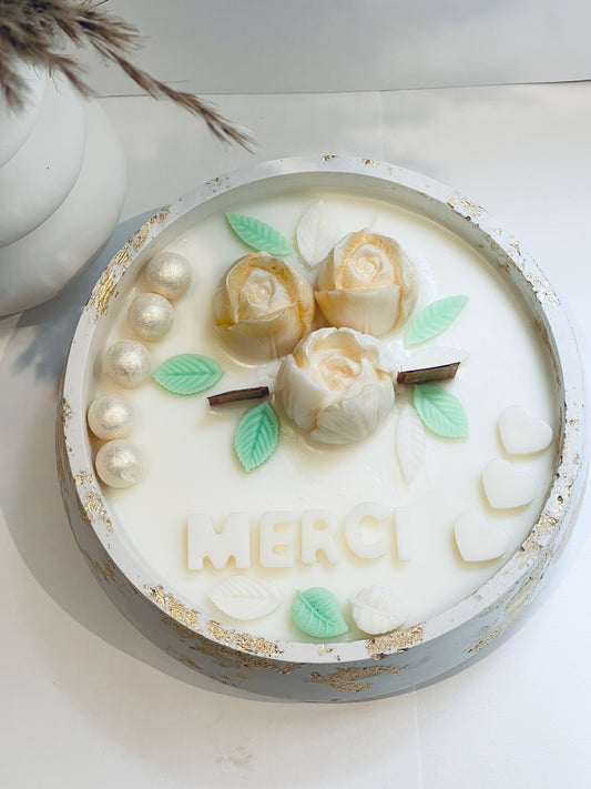 Bougie artisanale ronde en cire de soja – mèche en bois, parfum au choix (637g)