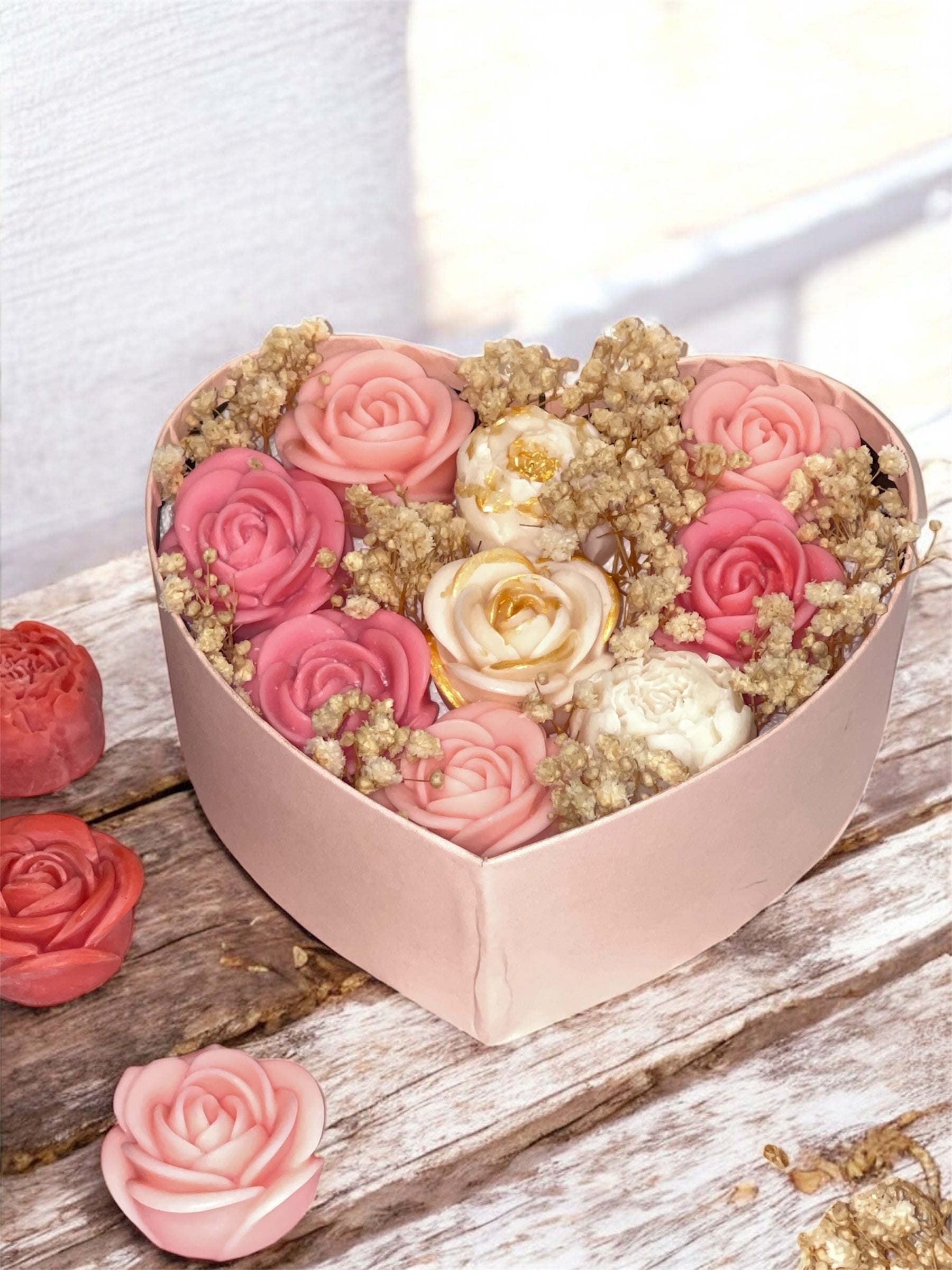 coffret cœur en wax avec fleurs en cire de soja fait main