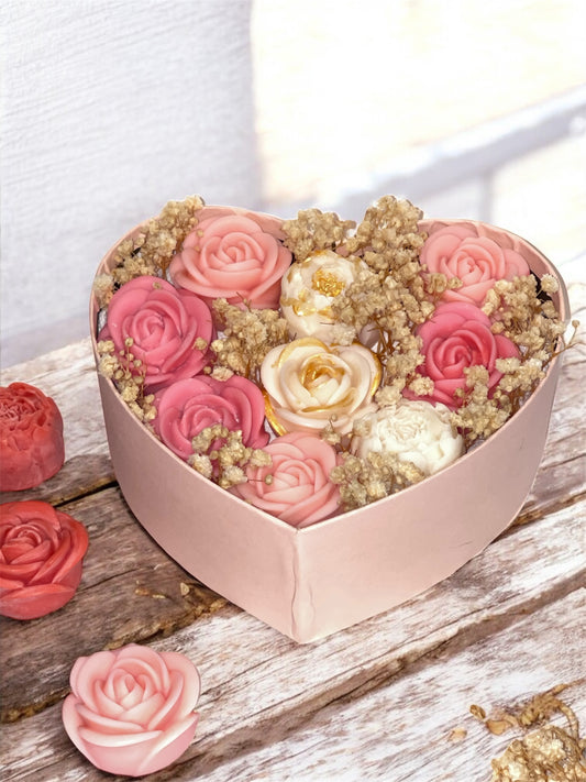 coffret cœur en wax avec fleurs en cire de soja fait main