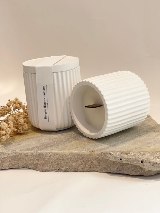 Bougie artisanale dans pot en jesmonite