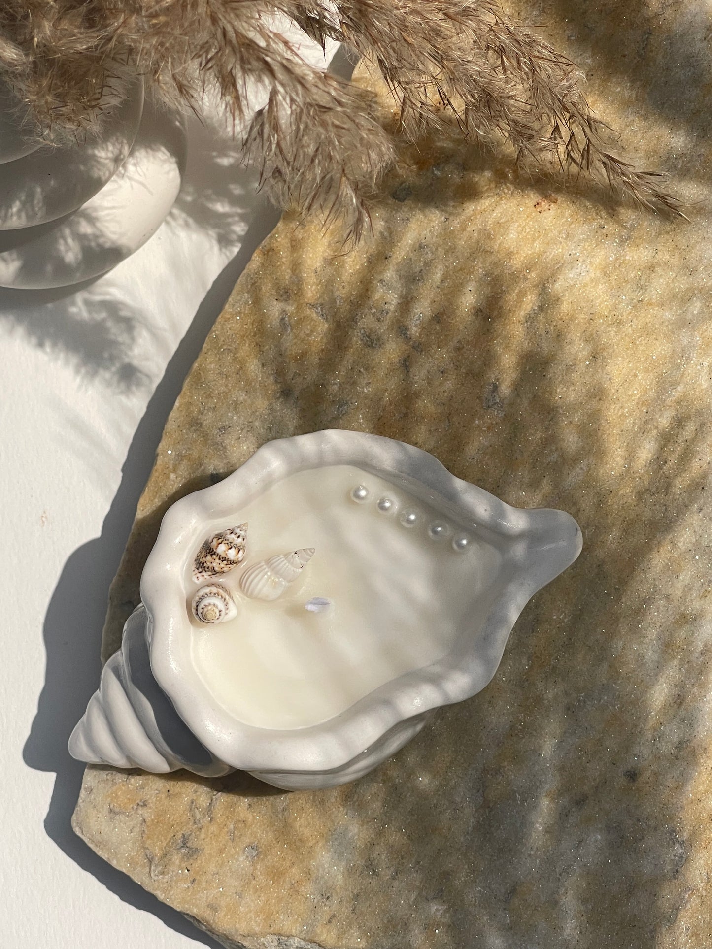 Bougie coquillage artisanale – Cire de soja parfumée & décor marin