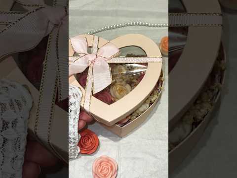 détail fleurs en cire de soja cœur artisanal